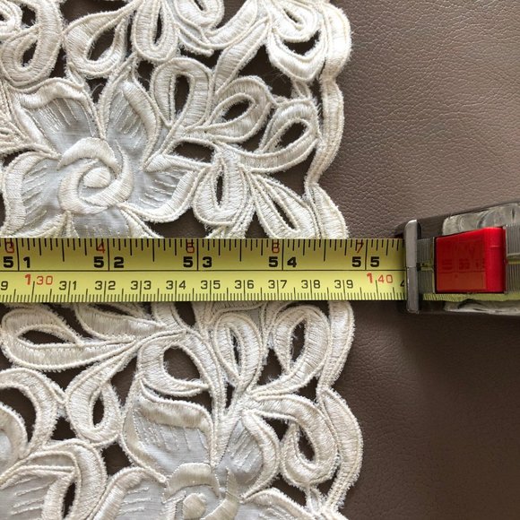 Table Runner - Picture 5 of 5